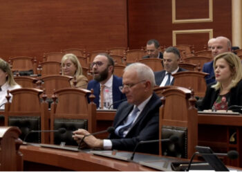 Bardhi-Xhaçkës: Dorëzohu tek drejtësia, pse fshiheni pas pantallonave të Ramës?