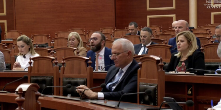 Bardhi-Xhaçkës: Dorëzohu tek drejtësia, pse fshiheni pas pantallonave të Ramës?