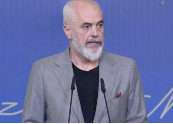 Muaji i Ramazanit/ Rama shtron iftarin