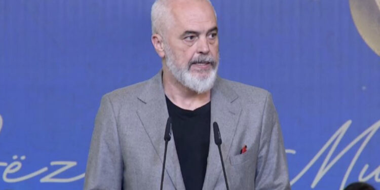 Muaji i Ramazanit/ Rama shtron iftarin