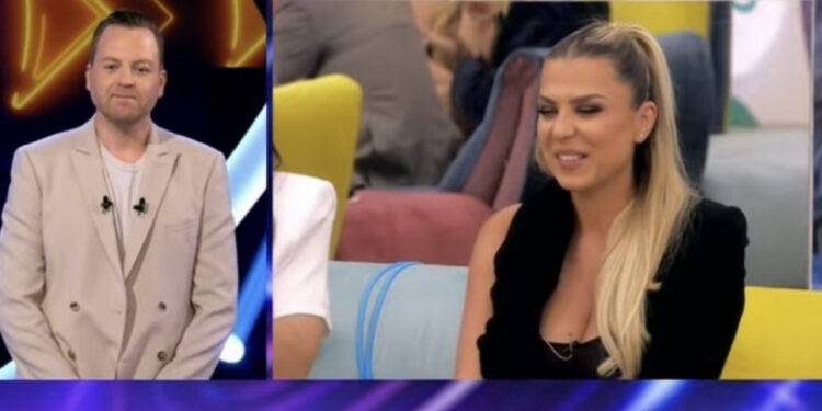 Julit i grisen pantallonat gjatë Prime-t, ‘ndizen’ batutat