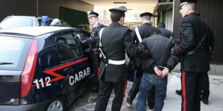 Lidh të fejuarën që të mos dalë nga shtëpia, e pëson keq 31-vjeçari shqiptar