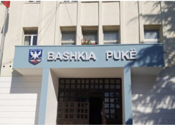 Kërcet grushti në zyrën e kryebashkiakut të Pukës