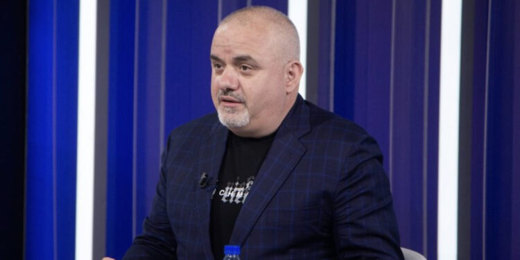 “Bastet u legalizuan, por ende i ka në dorë krimi”, Artan Hoxha: Bandat kriminale janë në luftë me njëra-tjetrën për…