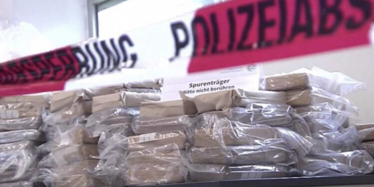 Veprimtaria e mafies shqiptare, klanet me bazë familjare, aktiviteti kryesor droga