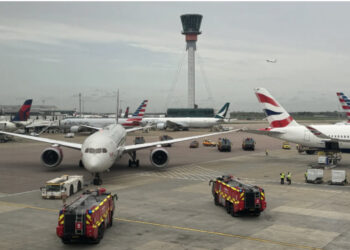 Kaos në Londër/ Përplasen 2 avionë në aeroport