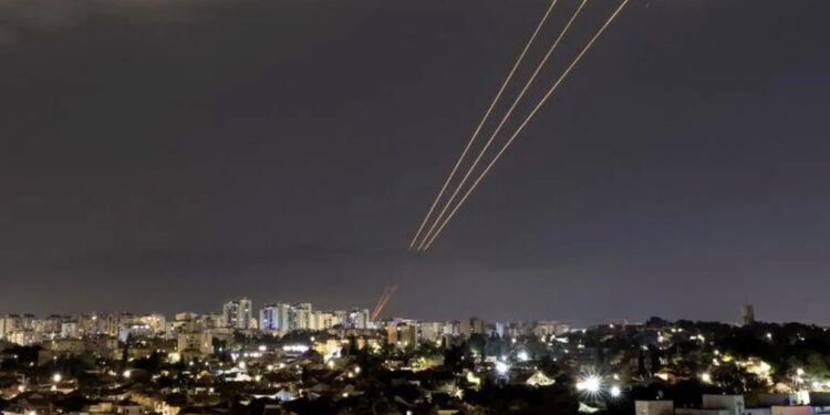 Lajmet e fundit/ Irani lëshon 300 dronë, çfarë po ndodh me luftën në Izrael?