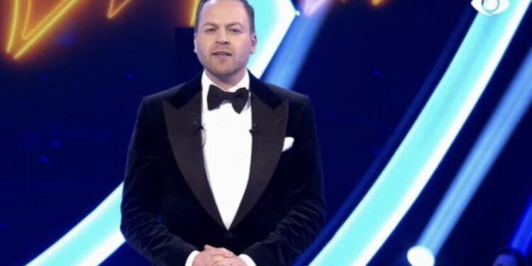 “Pema me kokrra gjuhet”/ Nis ‘lufta’ mes moderatorëve, Fjoralba e ‘ironizoi’ pak ditë më parë, Ledion Liço i kthen “reston”