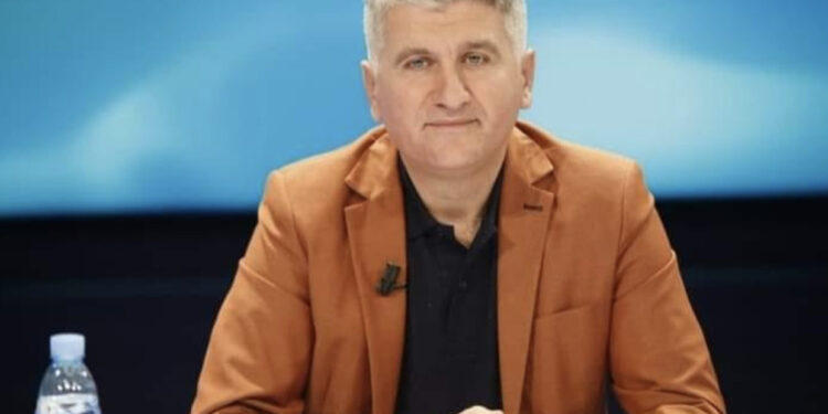 Agron Gjekmarkaj: Kronikë e belasë së ministrave me burrat dhe krapi në mes si dilemë historike