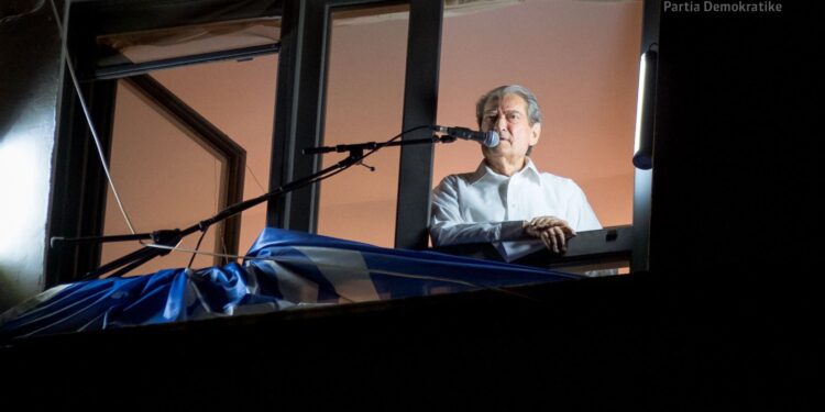 Berisha: Erion Veliaj është një mafioz në të gjithë qenien e tij. Ditën e martë në orën 16:30 do ti presim biletën kryehajnit