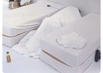 VIDEO/ +18/ Ilnisa dhe Meritoni nuk përmbahen, kryejnë marrëdhënie në dyshemenë e dhomës së bardhë