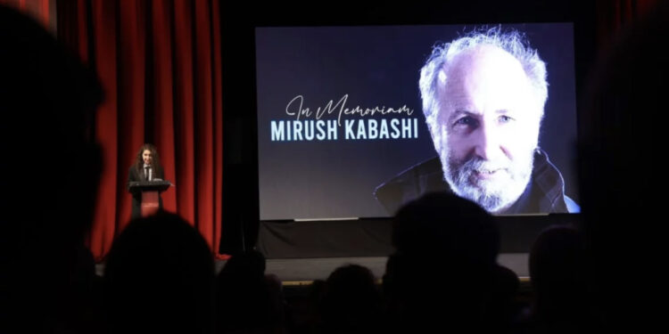 Katër muaj pas vdekjes/ Aktorit Mirush Kabashi i jepet titulli “Qytetar Nderi” i Durrësit