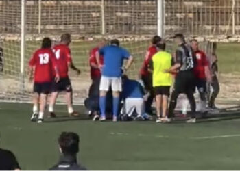 VIDEO/ Tragjike! Ndahet nga jeta ikona e futbollit sarandiot, po luante miqësore mes veteranëve