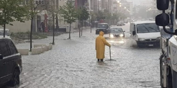 Shiu i madh do të mbush Shqipërinë/ Ja qarqet më të rrezikuara nga reshjet