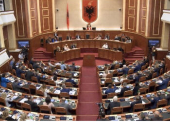 Kuvendi miraton 4 projektligje, votohet pro për marrëveshjen me Kolegjin e Evropës