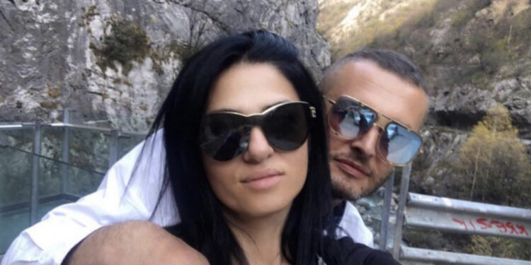 Vrau gruan një dit më parë, ndërron jetë nëna e autorit
