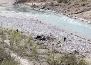 VIDEO/ Aksidenti me 8 të vdekur, si ra makina me klandestinë nga 100 metër lartësi dhe përfundoi në lumin Vjosë