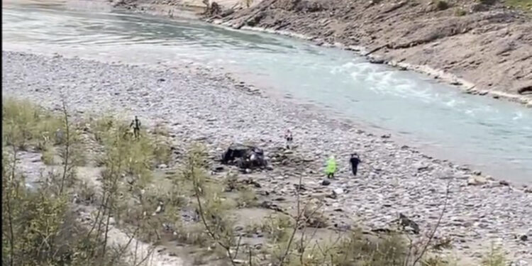 VIDEO/ Aksidenti me 8 të vdekur, si ra makina me klandestinë nga 100 metër lartësi dhe përfundoi në lumin Vjosë