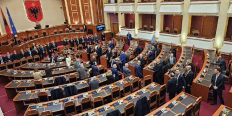 Rithemelimi me 3 propozime për Amnistinë, pritet sot votimi në Kuvend