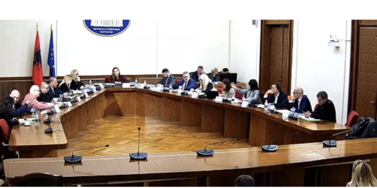LIVE-Komsioni/ Ngrihen tonet mes Bilalit dhe Spahos: Si s’ju vjen zor