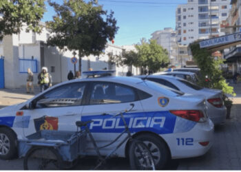 EMRAT/ Prodhonin dhe shisnin lëndë narkotike, në pranga 2 të kërkuarit