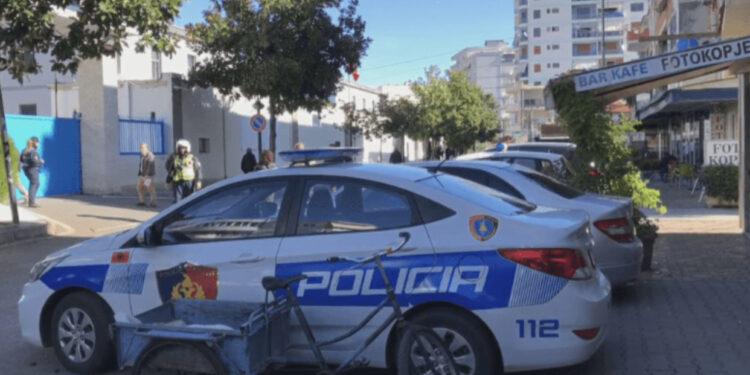 EMRAT/ Prodhonin dhe shisnin lëndë narkotike, në pranga 2 të kërkuarit