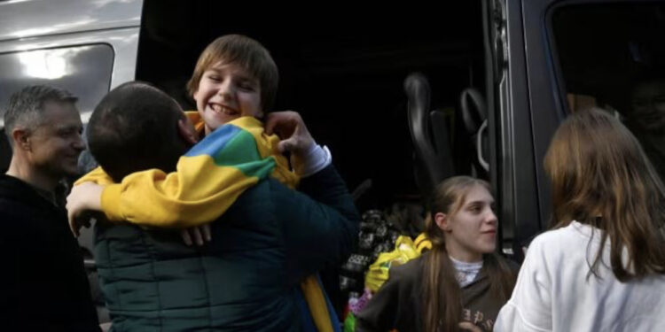 Marrëveshje mes Rusisë dhe Ukrainës, shkëmbehen fëmijët e ndarë nga familjet pas nisjes së luftës
