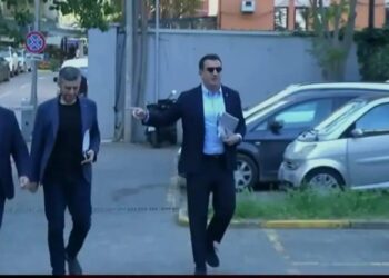 ‘Keni ardhur me një makinë 100 mijë Euro’! Veliajt ‘sherr’ me Balliun në SPAK