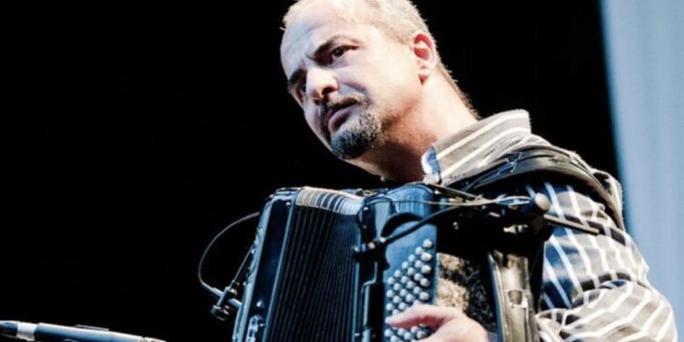 Lamtumirë!”, them i Pari”…