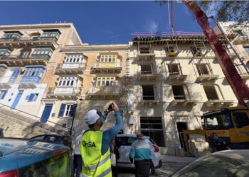 Maltë/ Shembet çatia, dy punëtorët shqiptarë bien nga 3 kate lartësi