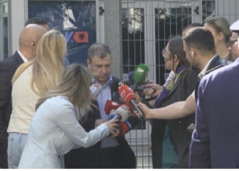 A jeni akullore? Dako del nga gjykata dhe ‘kyç’ gojën