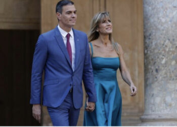 Gruaja e tij nën hetim për mashtrim, kryeministri i Spanjës pezullon ushtrimin e detyrës