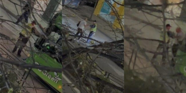 E pazakontë/ Burri i del para urbanit në Tiranë, refuzon të largohet nga rruga