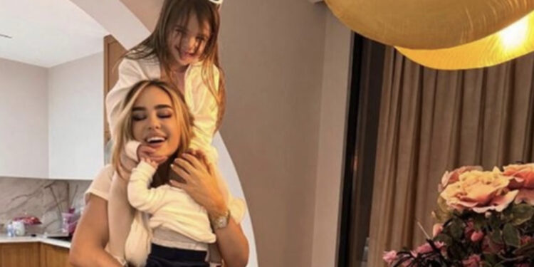 Xhensila konfirmon ndarjen me postin e fundit?