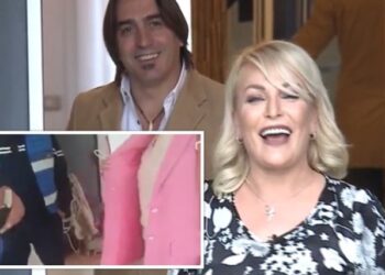 VIDEO/ Maja hyn në banesë duke thyer derën, ish-bashkëshorti e filmon. Mbërrin policia