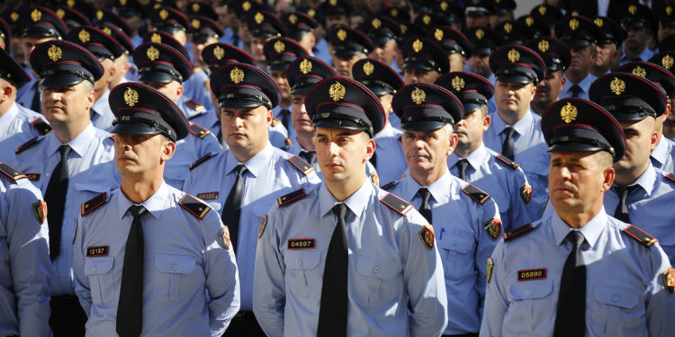 Shkelet ligji për gradat në policinë e shtetit, urdhëri i drejtorit të përgjithshëm del mbi ligjin/ hiqet një fazë testimi për të ”bërë para”