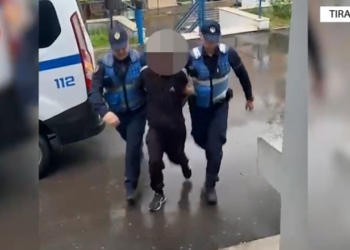 Heroinë, kokainë dhe shuma parash, dy të arrestuar në Tiranë