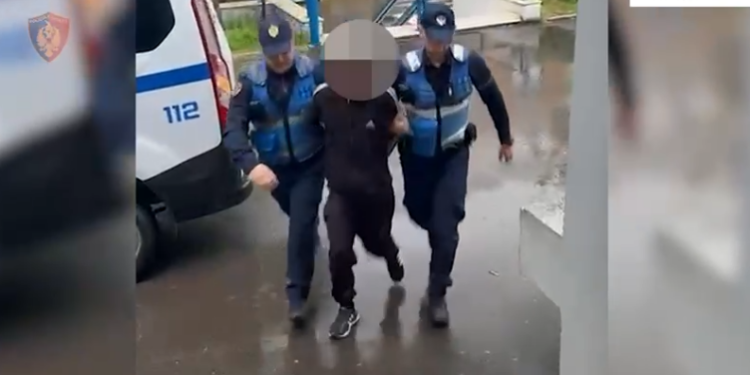 Heroinë, kokainë dhe shuma parash, dy të arrestuar në Tiranë