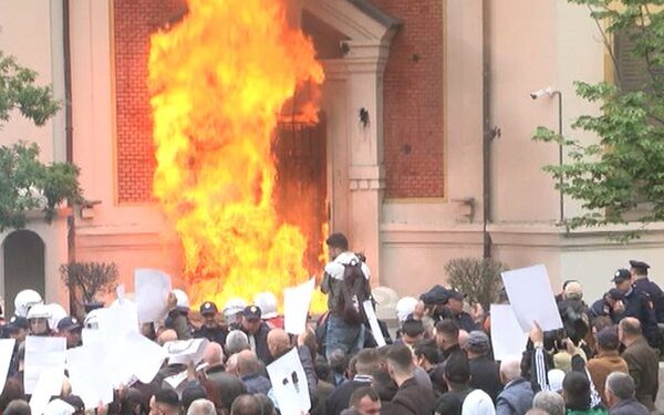 Blushi dhe Këlliçi në sulm: Veliaj nuk shpëton!