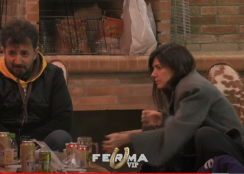 Momente epike, Albano imiton kolegun e tij dhe tregon “gafën” dialektore