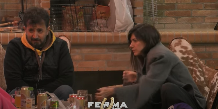 Momente epike, Albano imiton kolegun e tij dhe tregon “gafën” dialektore