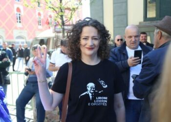 Bardhi dhe Noka në protestë, Malltezi me bluzën ‘Lironi Berishën’: Ta heqim Veliajn sa më parë