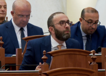 Debate në Kuvend, opozita kërkon raportin e PS për mandatin e Olta Xhaçkës, Bardhi: Të ndërpritet seanca