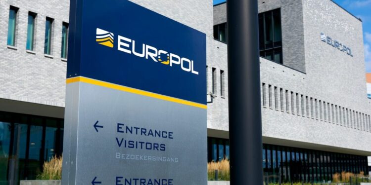 Europol publikon raportin: Grupet kriminale shqiptare aktivë në tregun e heroinës dhe kokainës