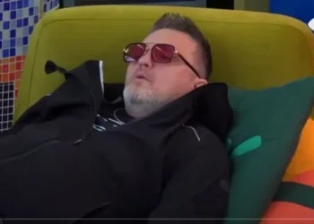 “Si ia bën pa u shkrydhur? Ke tre muaj pa bërë gjë”, përgjigjja “perlë” e Julit ndaj Eglës