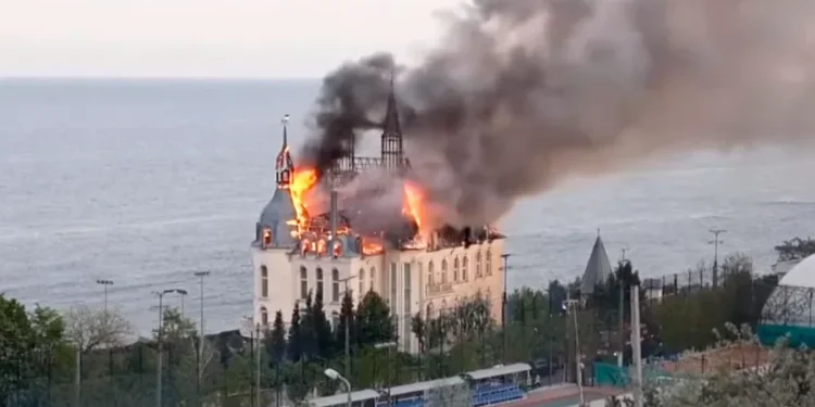 Raket ruse në Odessa, digjet ‘Kështjella e Harry Poter’