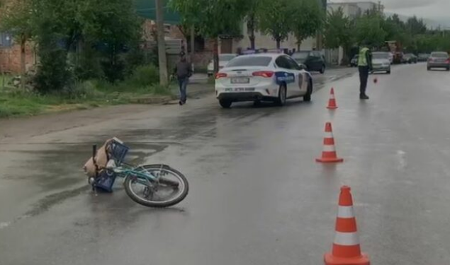 Korçë/ Ra nga biçikleta, 76-vjeçari ndërron jetë rrugës për në spital