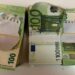 Tentoi të fuste në Shqipëri 25 mijë euro të padeklaruara, nisin hetimet për 45-vjeçarin nga Kosova
