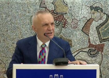 “Përshëndes fjalimin e Monikës, përveç fjalisë së fundit”, Meta ndihet i braktisur: Nga 100 anëtarë, sot nuk përgjigjen as 40