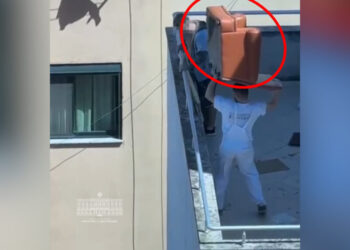VIDEO/ Çmenduri në Durrës, hedhin mobiliet nga ballkoni